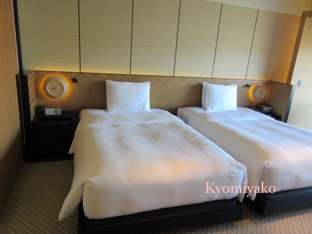 リッツカールトン京都の客室ベットベット