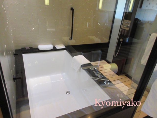 リッツ・カールトン京都客室の浴室